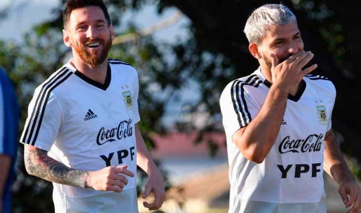 Agüero y Messi, juntos en Twitch: reclamos, cumpleaños y un pedido del “Kun”