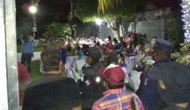 Autoridades dispersan a 600 que acudieron a XV años y boda en Acapulco