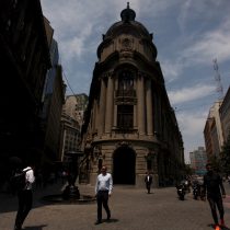 Bolsa de Santiago cierra en rojo tras anuncio de cuarentena total en gran parte de la capital