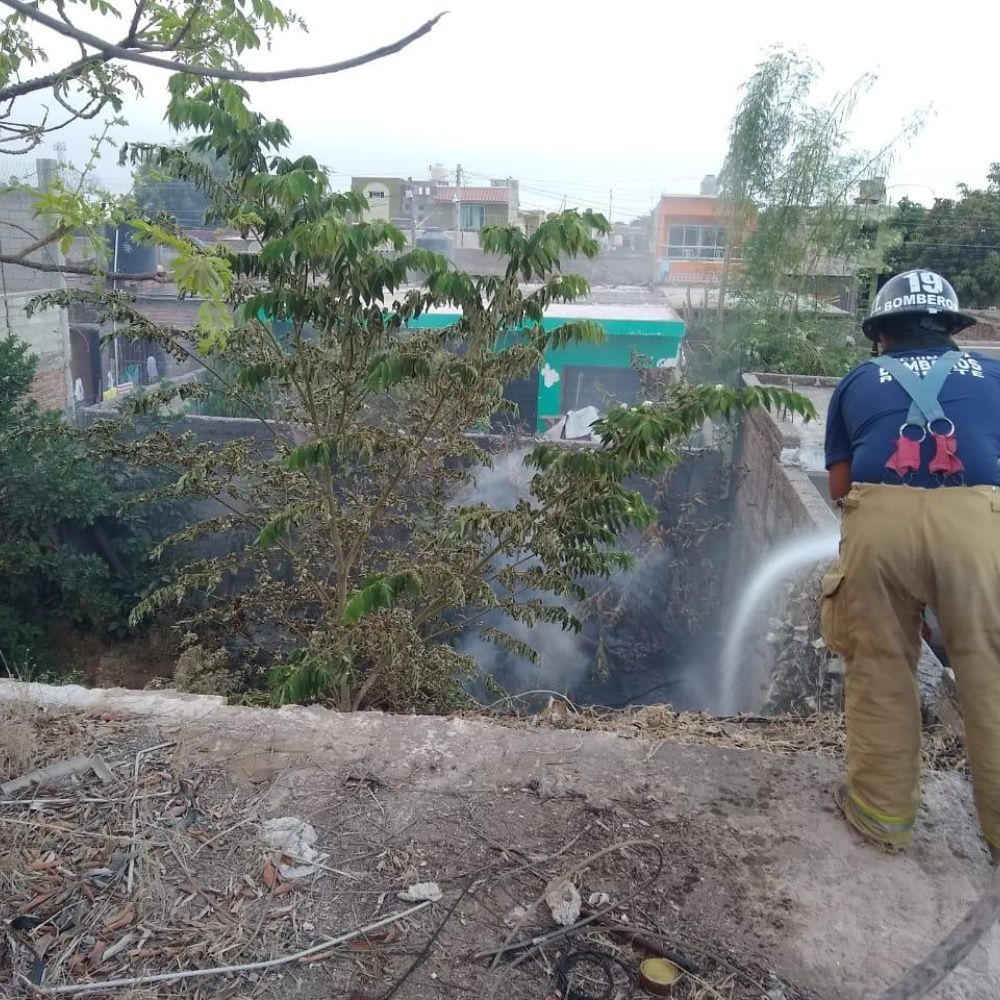 Bomberos Escuinapa atienden incendios y fuga de gas hoy miércoles