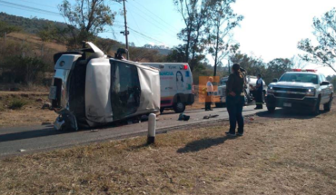 Chocan dos camionetas y hay una mujer lesionada en la carretera Morelia-Mil Cumbres