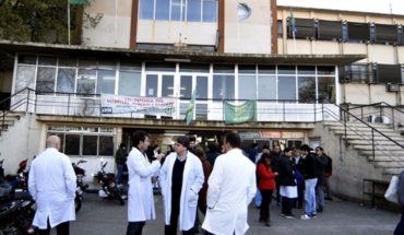 Coronavirus: aíslan a 110 trabajadores de un hospital tras la muerte de una paciente