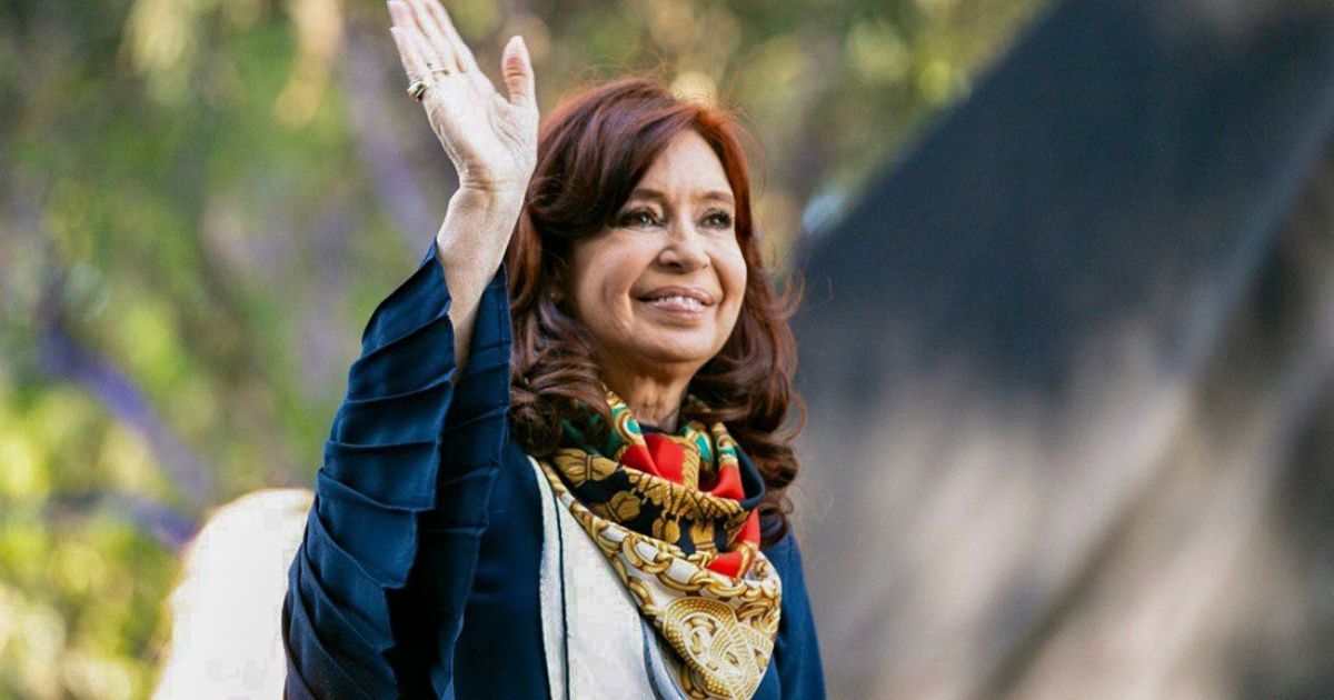 Cristina Kirchner celebró un vuelo de repatriación que partió de Santa Cruz a Francia