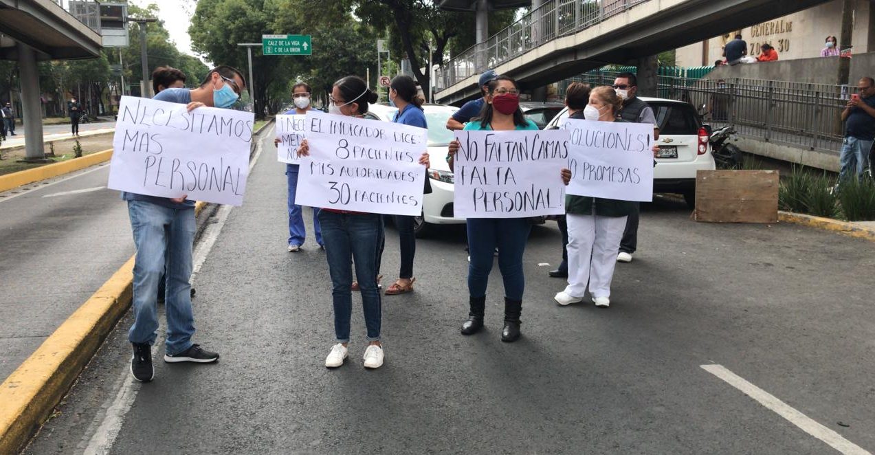 Doctores del Hospital de Iztacalco protestan por falta de personal