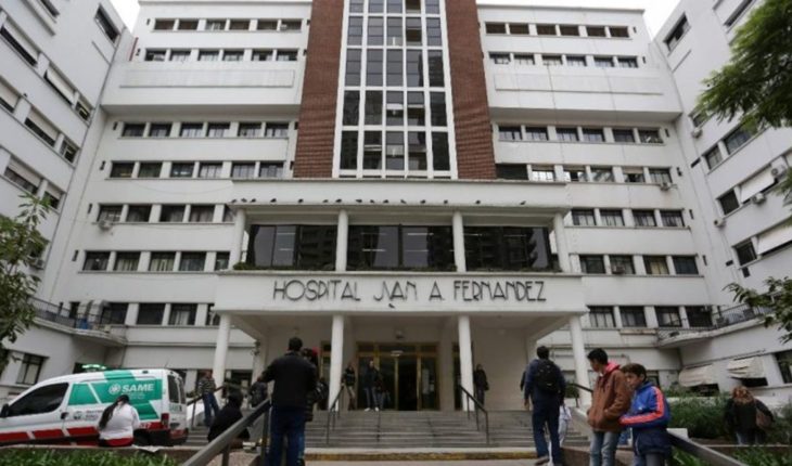 En grave estado: internaron al jefe de enfermería del Hospital Fernández por coronavirus