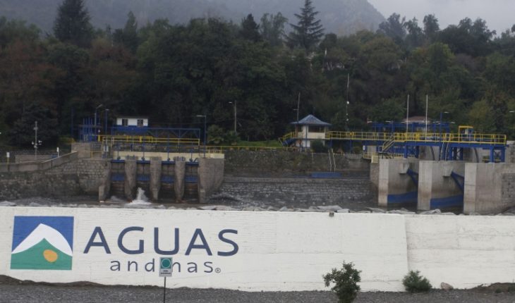 Justicia condenó a Aguas Andina por corte de agua a 23 comunas de la RM en 2016