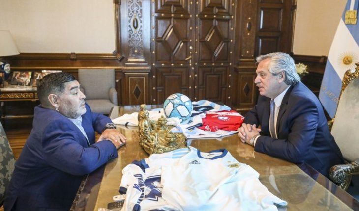 Maradona bancó a Guzmán y Fernández en la renegociación de la deuda