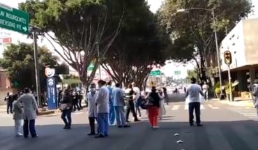 Médicos del ISSSTE protestan en CDMX por material ante epidemia