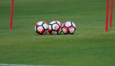 Nuevas reglas en el fútbol: No se podrá besar la pelota y habrá que dar entrevistas con mascarilla