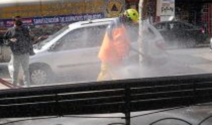 OMS advierte que rociar las calles con desinfectante es peligroso y poco eficaz