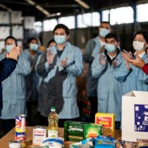 Operación cajas: Piñera visita centro de distribución de programa “Alimentos para Chile”