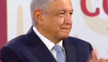 “Por ti”, con canción AMLO despide en La Mañanera a Óscar Chávez (VIDEO)