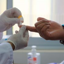 Recintos de salud privados suspenden toma de exámenes PCR por “falta de stock” y “problemas de capacidad técnica”