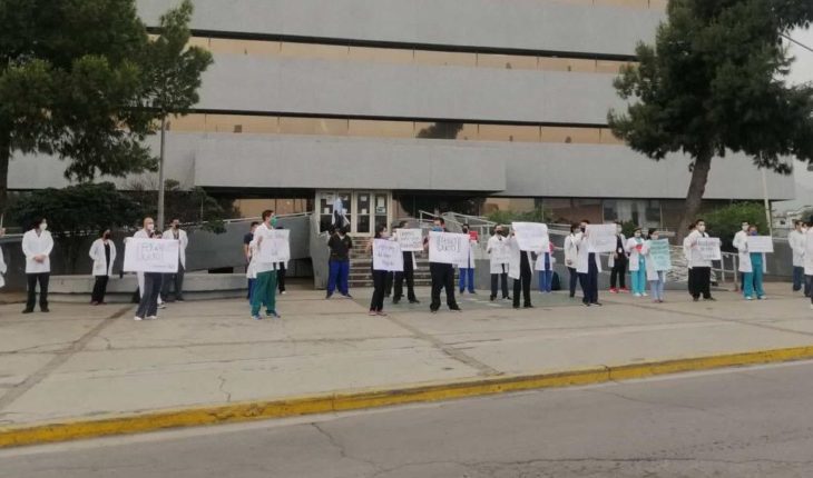 Residentes de hospital del ISSSTE en Monterrey, en paro por falta de pago