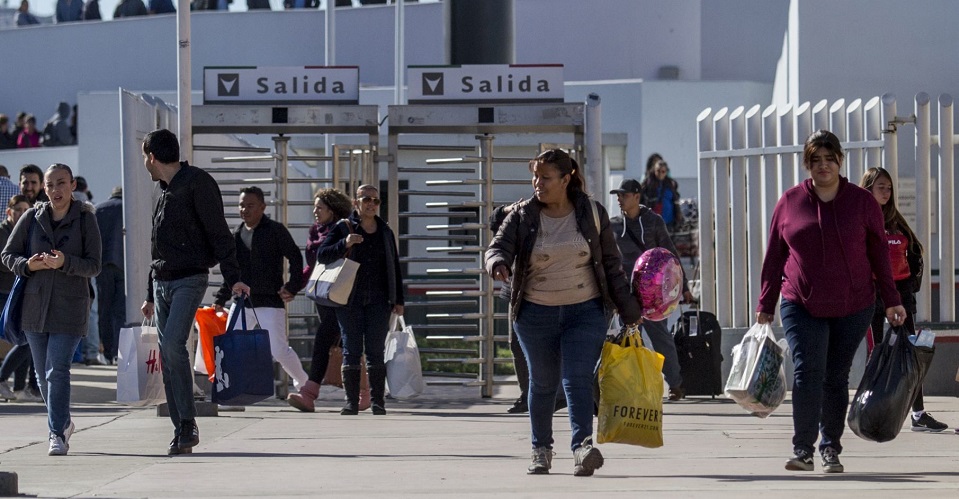 Restricción de viajes no esenciales entre México y EU podría extenderse