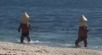 Se disfrazan de boya para entrar a la playa en cuarentena