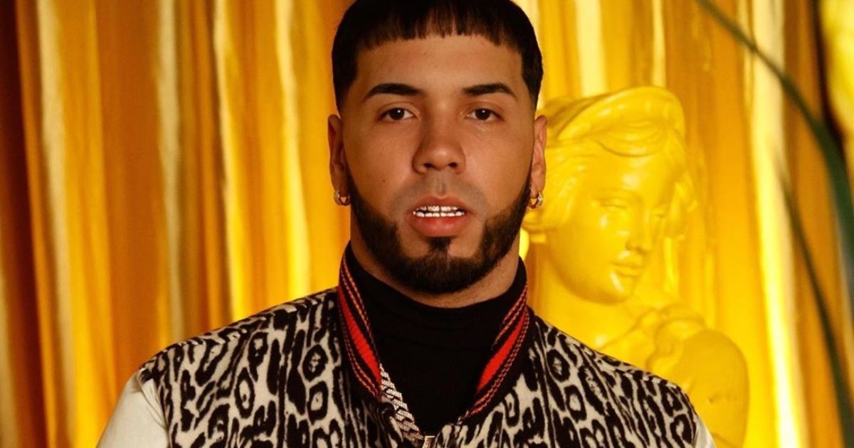 Anuel AA presented her album "Emmanuel" and premiered video with Messi and Suarez