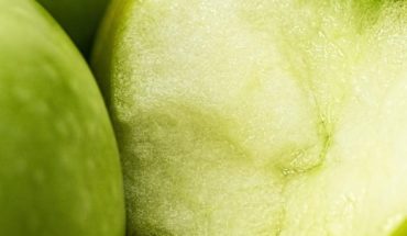 Apple and lemon juice helps produce collagen