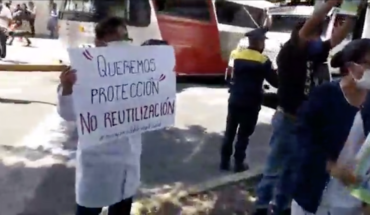translated from Spanish: INER health staff protests lack of medical equipment