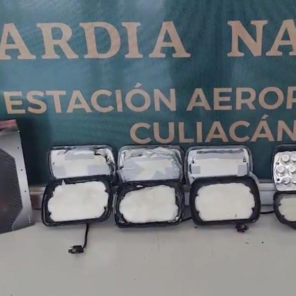 Locate National Guard crystal in car lighthouses at Culiacán airport