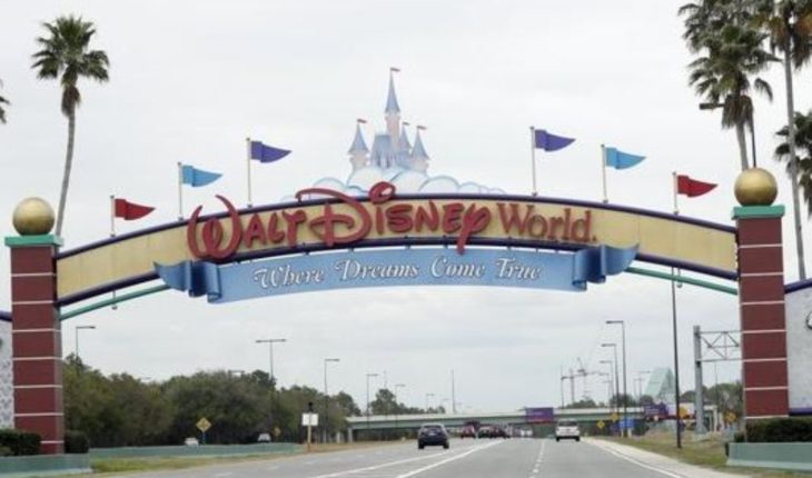 translated from Spanish: Men arrested for trying to quarantine in Disney Word