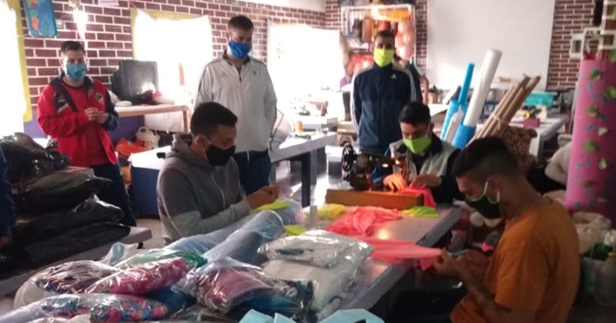 Prisoners made sanitary kits and donated them to two hospitals in La Plata