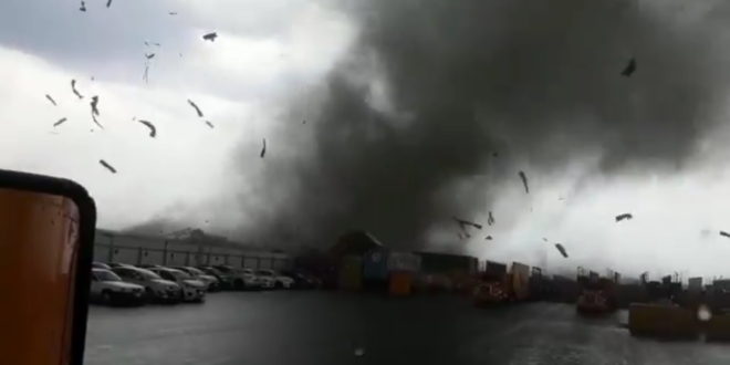 Register a tornado with thunderstorm in Nuevo León (Video)