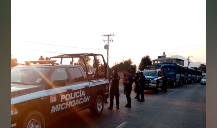 translated from Spanish: There are 13 arrested by blockades in Zitácuaro, Michoacán