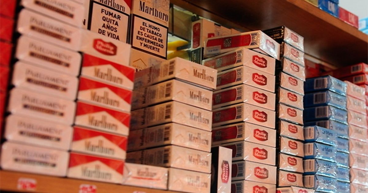 Video: race to get cigarettes in full quarantine