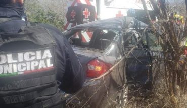 translated from Spanish: Woman injured after hitting her vehicle against a tree in Cosalá, Sinaloa