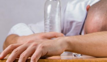 ¿Por qué es peligroso beber alcohol adulterado?