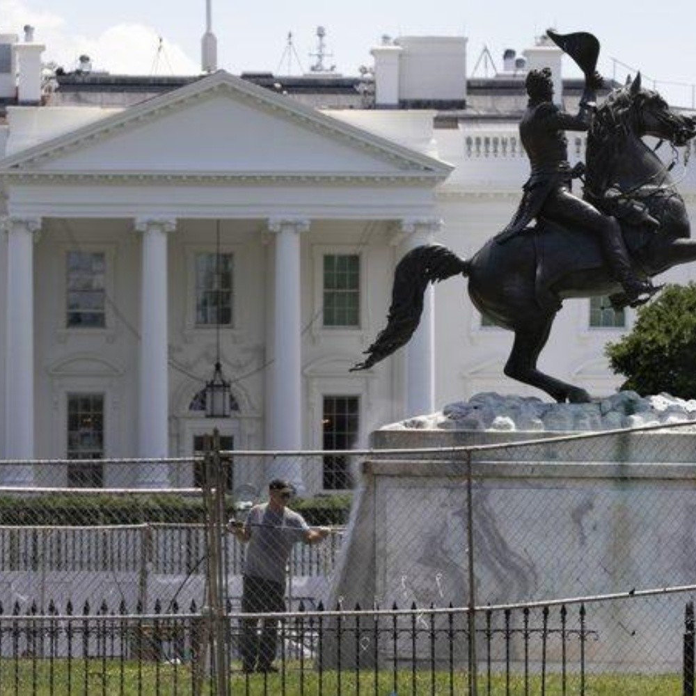 Acusan a 4 hombres por vandalizar la estatua de Jackson cerca de la Casa Blanca, EE.UU