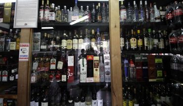 CNC rechazó propuesta de excluir el alcohol de los bienes esenciales: “Es muy discutible”