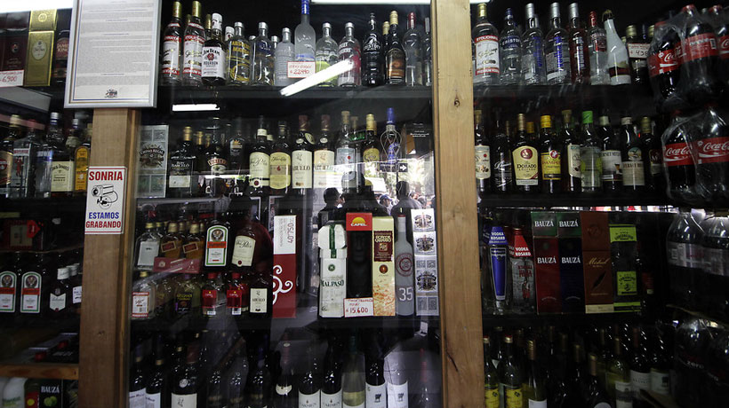 CNC rechazó propuesta de excluir el alcohol de los bienes esenciales: "Es muy discutible"