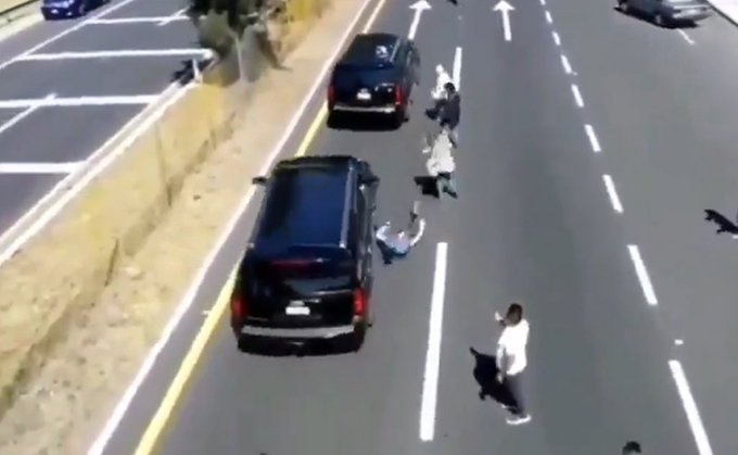 Camioneta de AMLO atropelló a joven protestante, en Tlaxcala (Video)