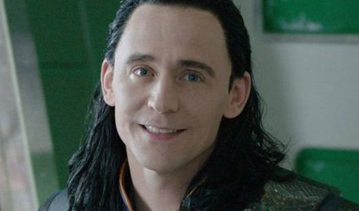 Con el pelo de Loki, Tom Hiddleston transmitió en vivo y fue furor en redes
