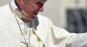 El papa rinde homenaje a médicos en su primera audiencia de grupo en el Vaticano