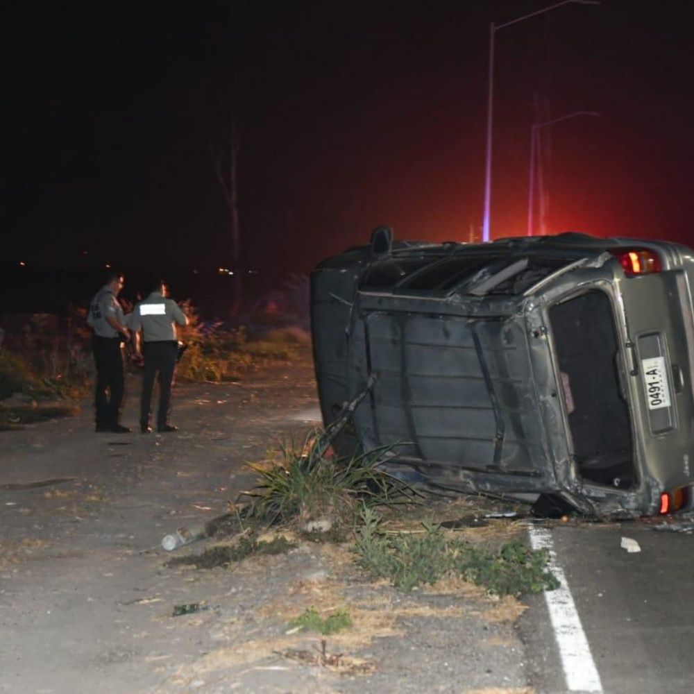 Hombre pierde la vida tras impactar su auto contra un muro en Culiacán, Sinaloa