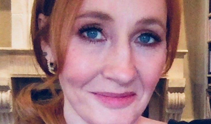 JK Rowling acusada de transfobia en Twitter y se vuelve tendencia