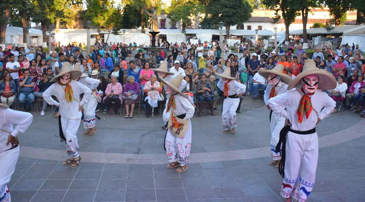 La Danza de los Viejos Enguangochados de la Isla de Jarácuaro, llega a #CulturaEnTuCasa