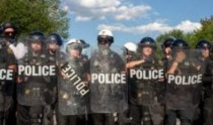 La ambiciosa reforma contra los abusos de la policía que comienza a discutirse en EE.UU. en medio de la histórica ola de protestas