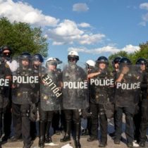 La ambiciosa reforma contra los abusos de la policía que comienza a discutirse en EE.UU. en medio de la histórica ola de protestas