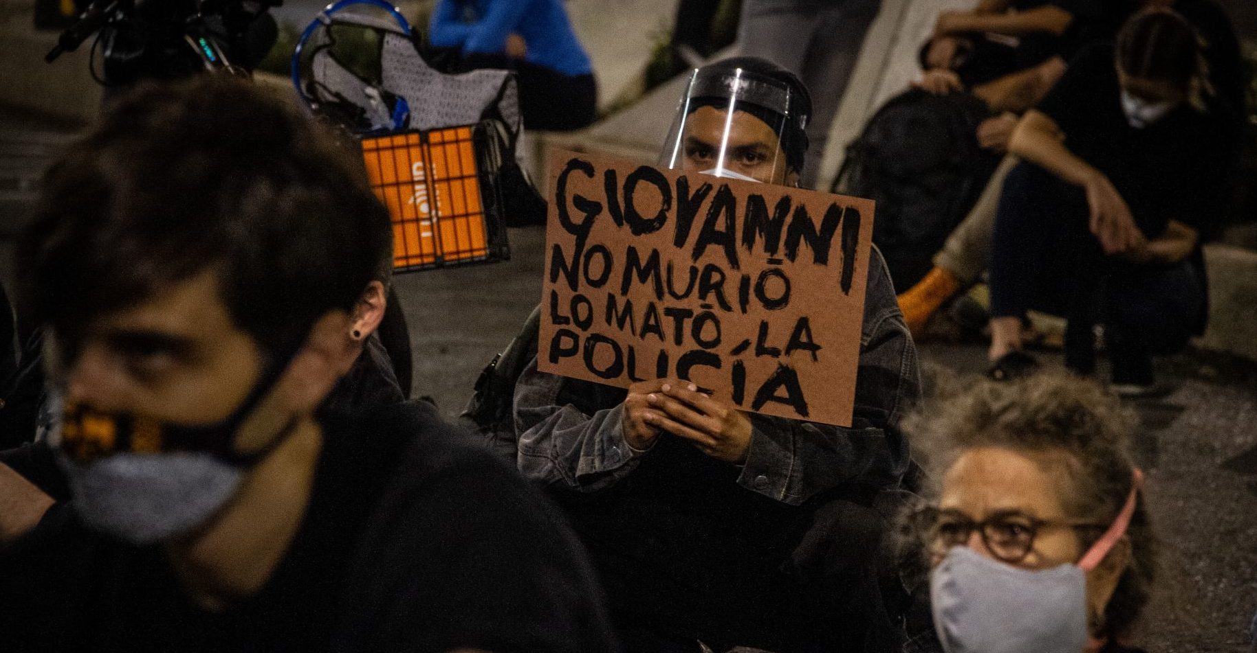 Los policías torturaron por horas a Giovanni porque él intentó grabarlos