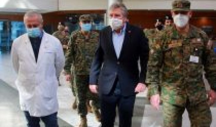Ministros Mañalich y Espina anuncian aumento de camas críticas y ventiladores en Hospital Militar