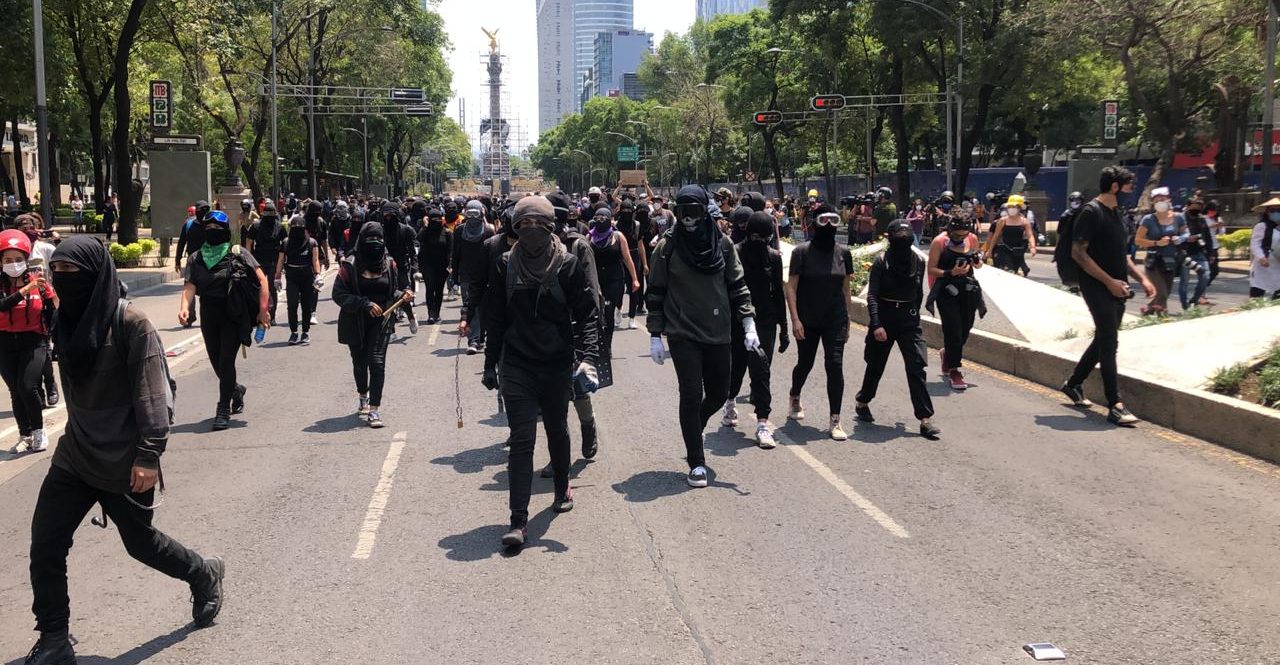 Protestan contra abuso policial con pintas y saqueos en CDMX