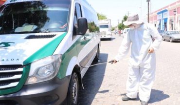 Sanitizan vehículos de transporte público en El Fuerte