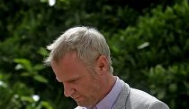 Siempre cuadrado con La Moneda: senador Kast asegura que “está muy bien” que Piñera “le tire las orejas” al Congreso