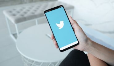 Twitter bloquea miles de tuits de cuentas verificadas por hackeos