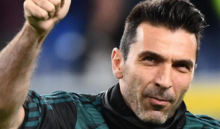translated from Spanish: Buffon and Chiellini renew for one more season with Juventus