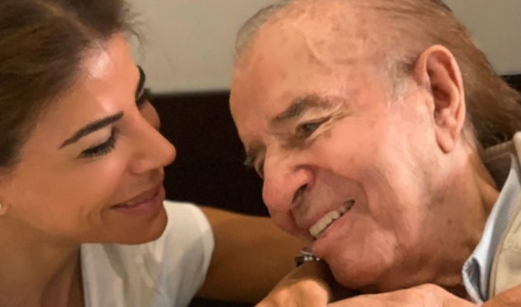 translated from Spanish: Carlos Menem was discharged after two weeks in hospital for pneumonia